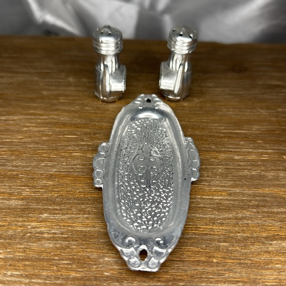 Vintage Salt & Pepper Mini Shakers with Tray Made in Japan Souvenir OHIO Label - Picture 4 of 11